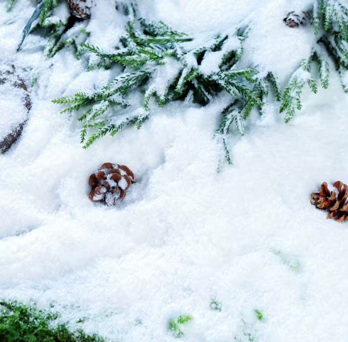 Kunstschnee ❄️ – echt wirkender Deko-Schnee