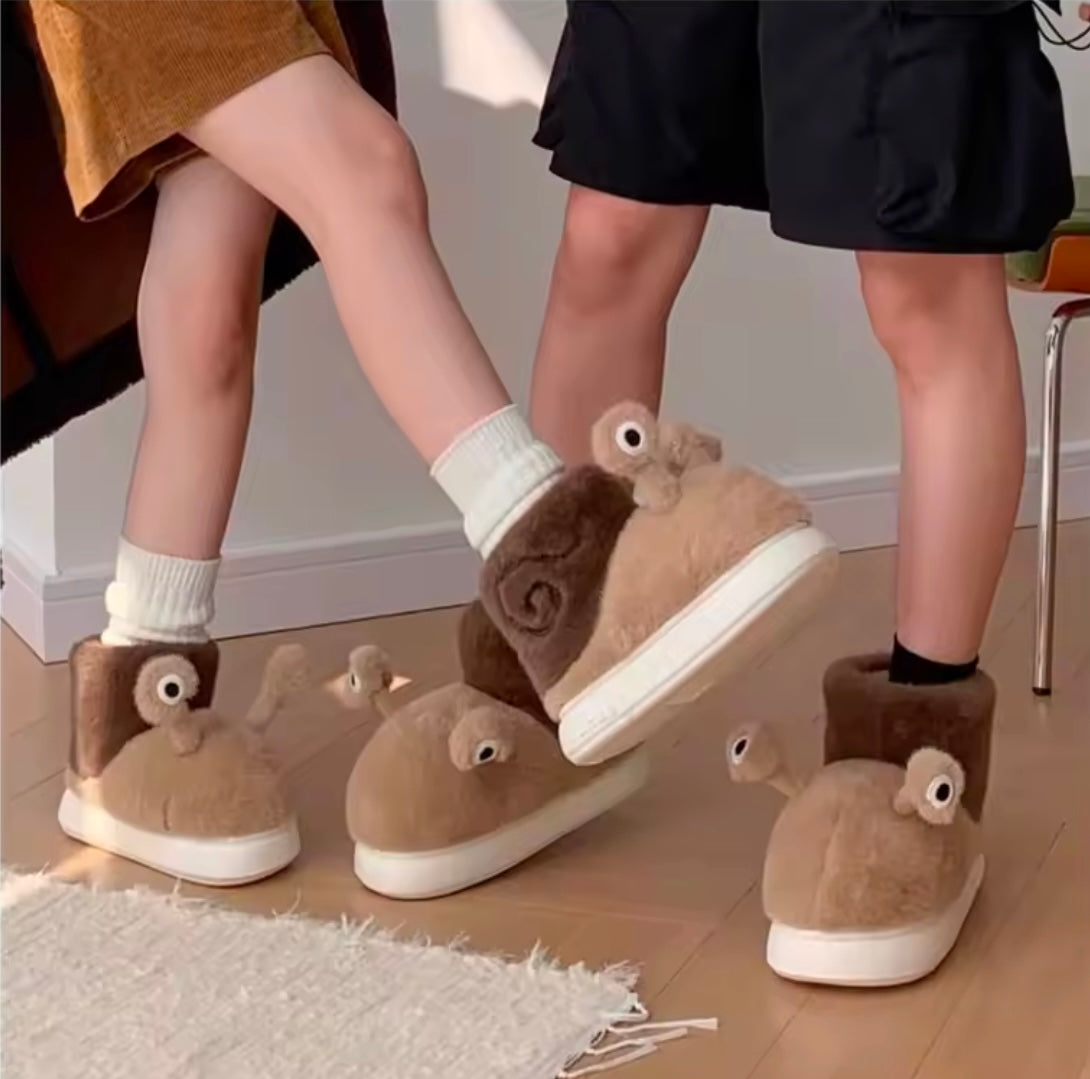 Schnecken-Plüsch-Hausschuhe – Warm, Weich & Zum Verlieben 🐌
