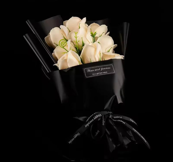 Romantischer Seifen-Rosenstrauß (9 Rosen) – Ewige Blumen