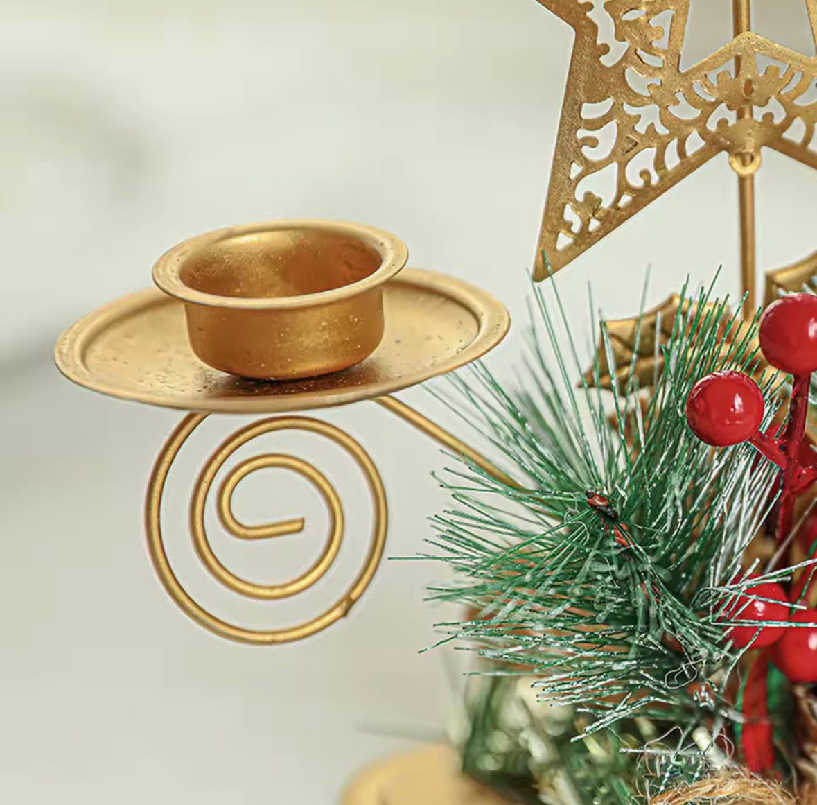 Goldene Weihnachts-Kerzenhalter 🕯️✨ – edler Look, stabil